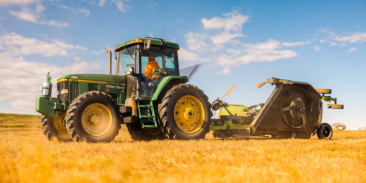 Tractor vegetation control